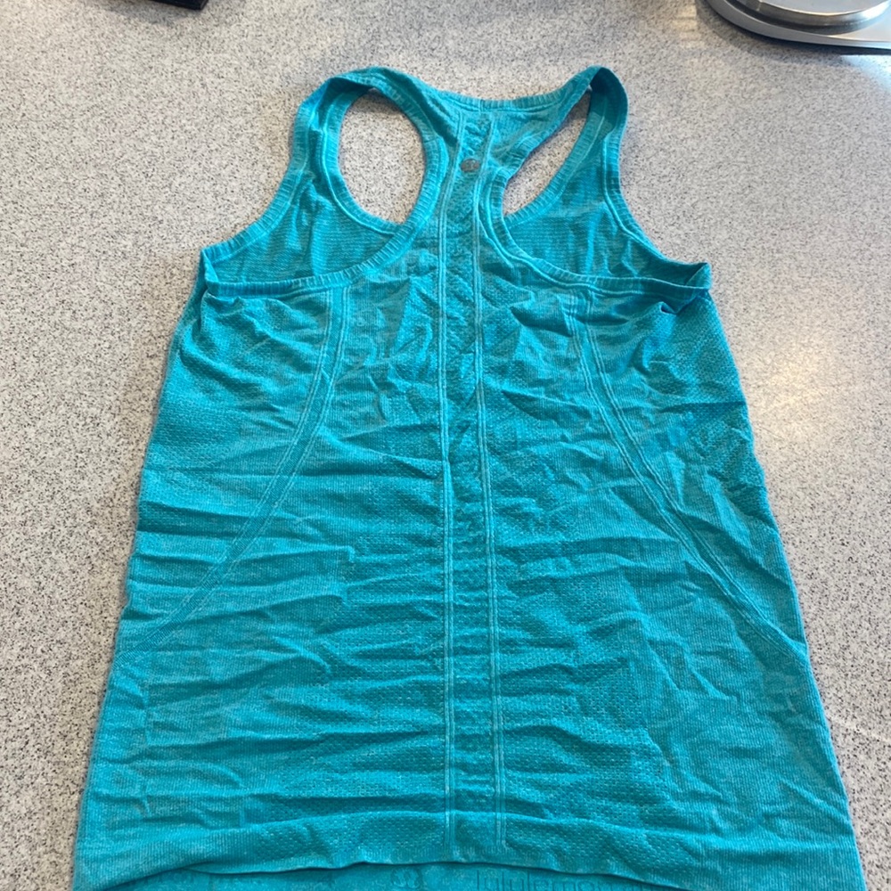 Lululemon razorback tank size 4